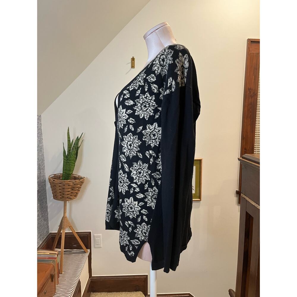 J. Jill Women's Dark Floral Cardigan Sweater Size M Contrasting Back Cottage - Picture 2 of 6